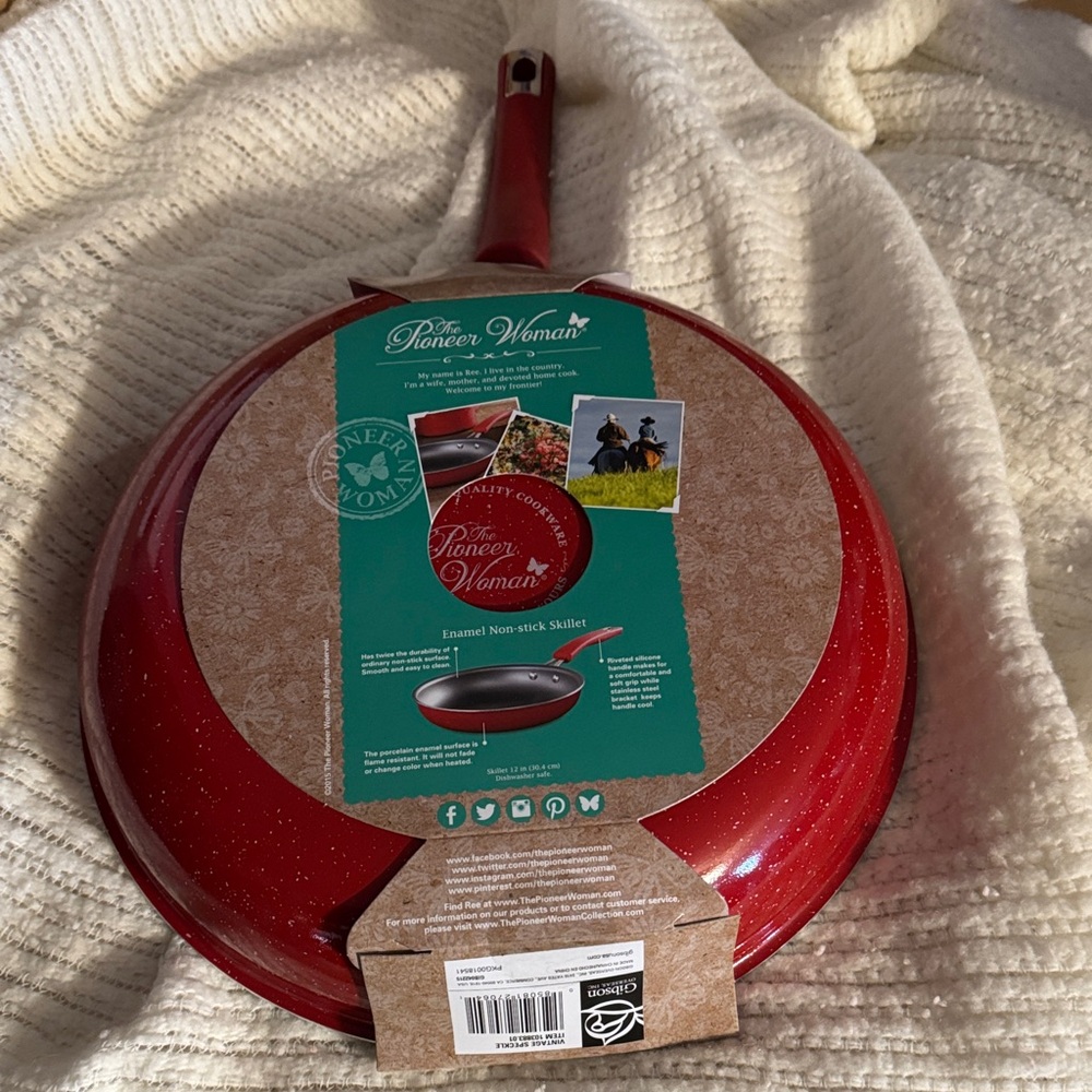 The Pioneer Woman vintage Red speckled Enamel Skillet 12 inch